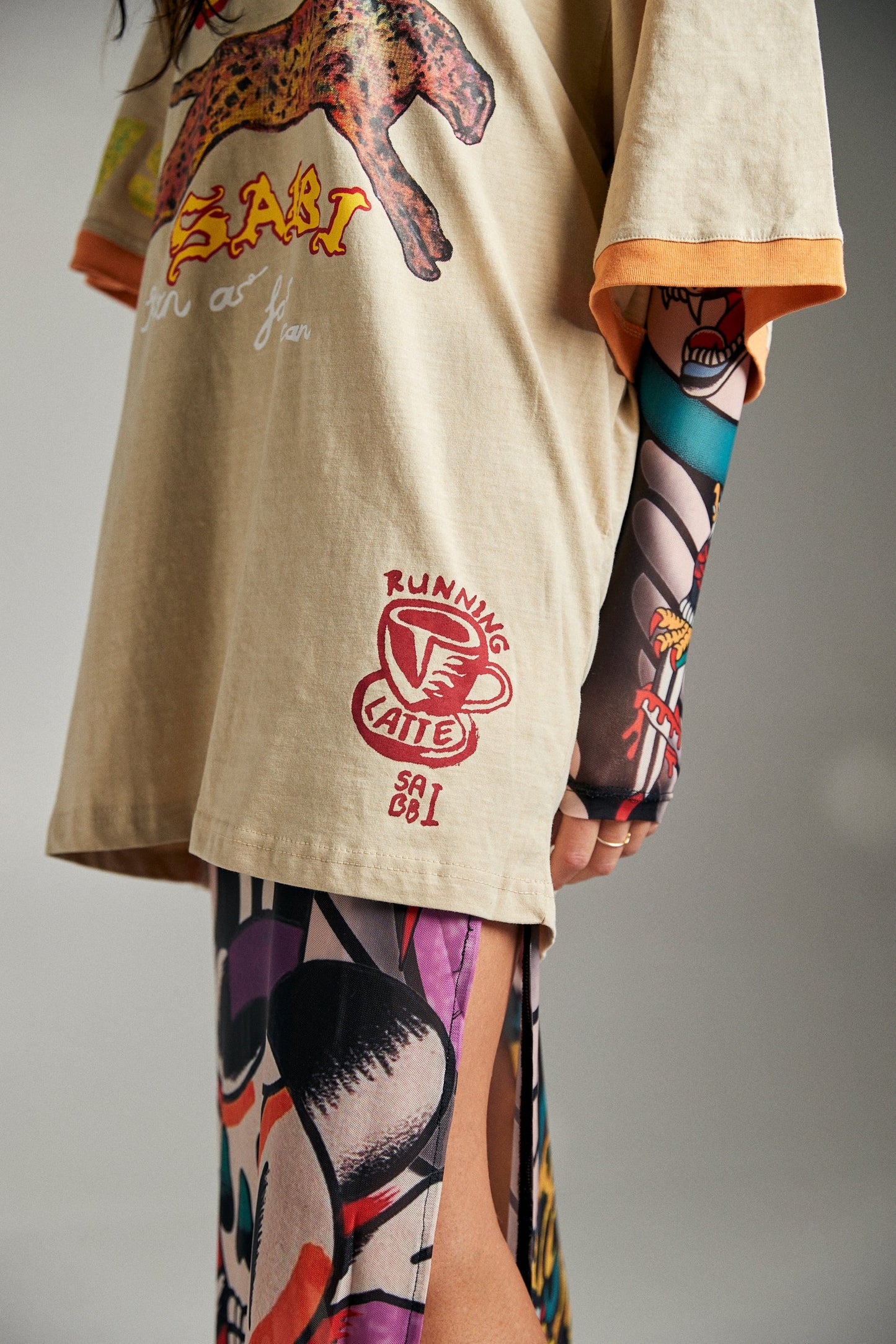 Sabbi - The Run Club Tee - Sand