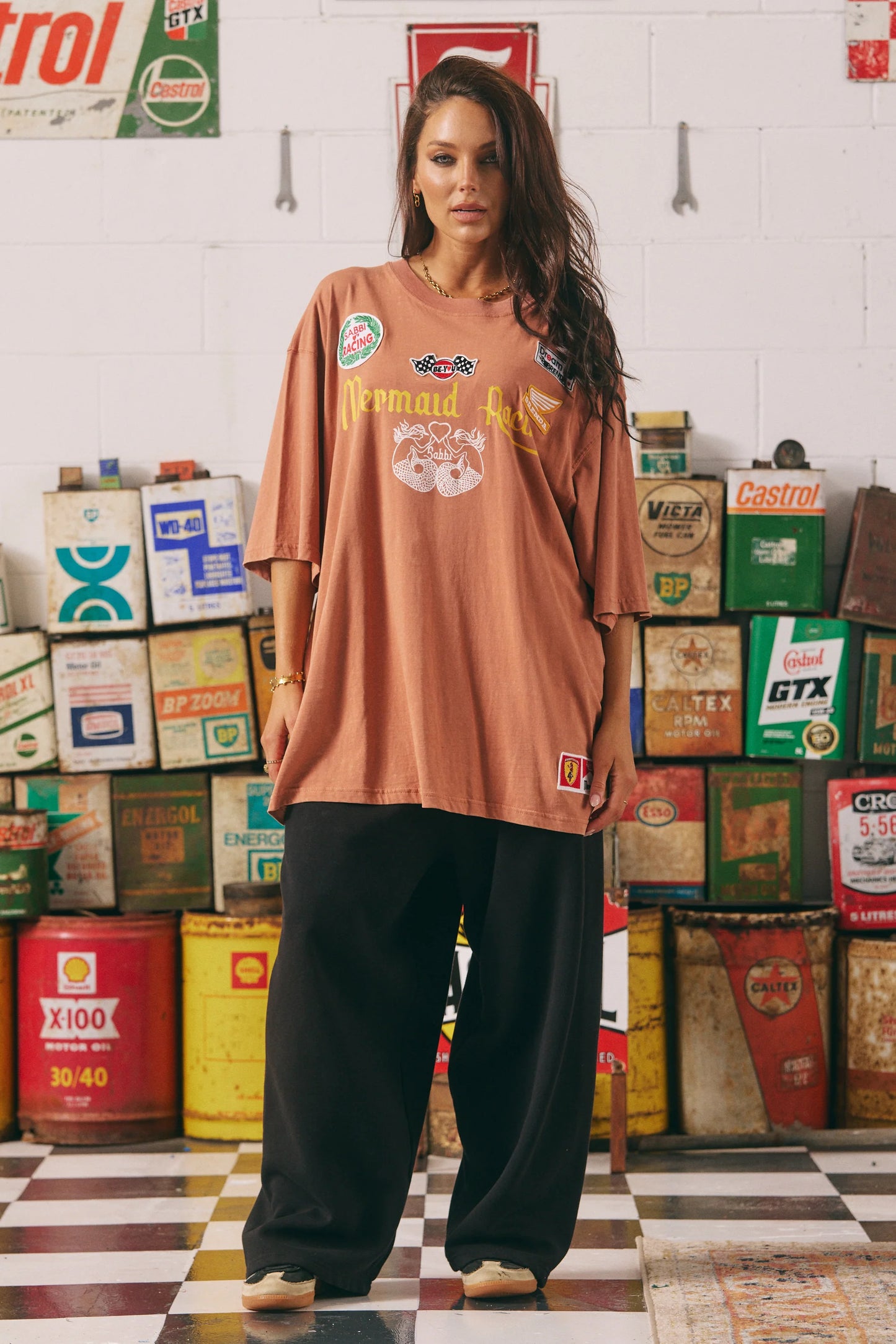 Sabbi - The Very Oversized Racing Badge Tee - Mocha