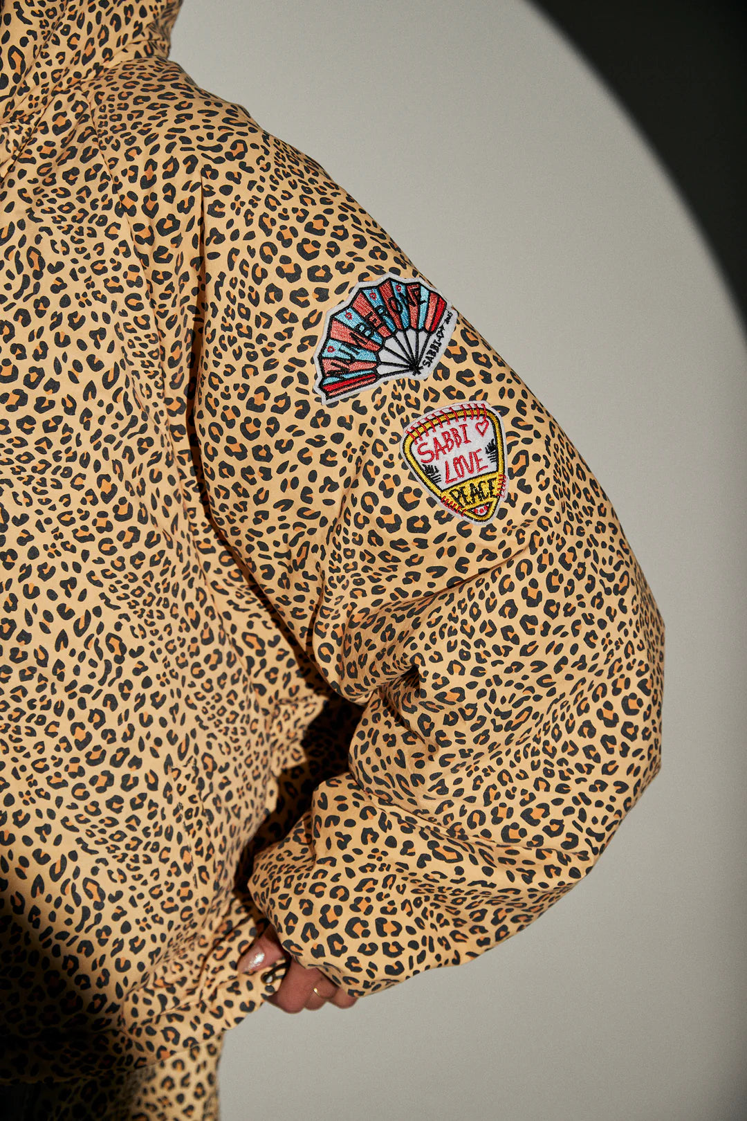 Sabbi - The Big Cat Energy Puffer - Drill Leopard
