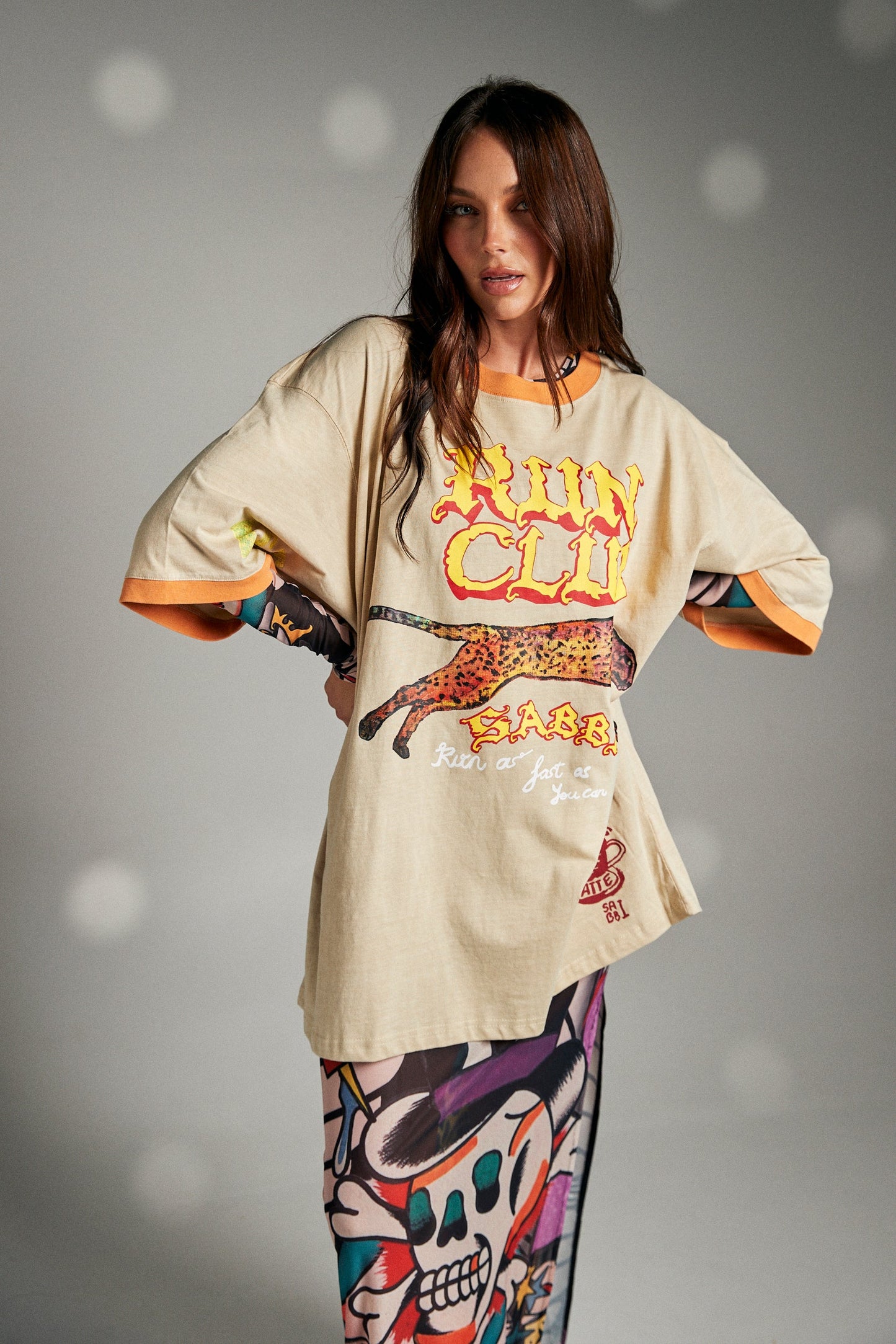 Sabbi - The Run Club Tee - Sand