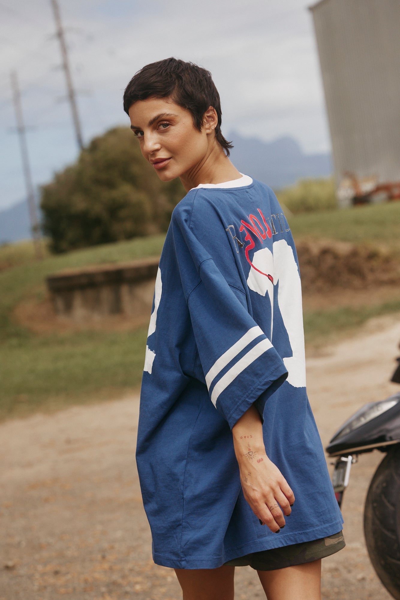 Sabbi - The Very Oversized Love Revolution Tee - Blue