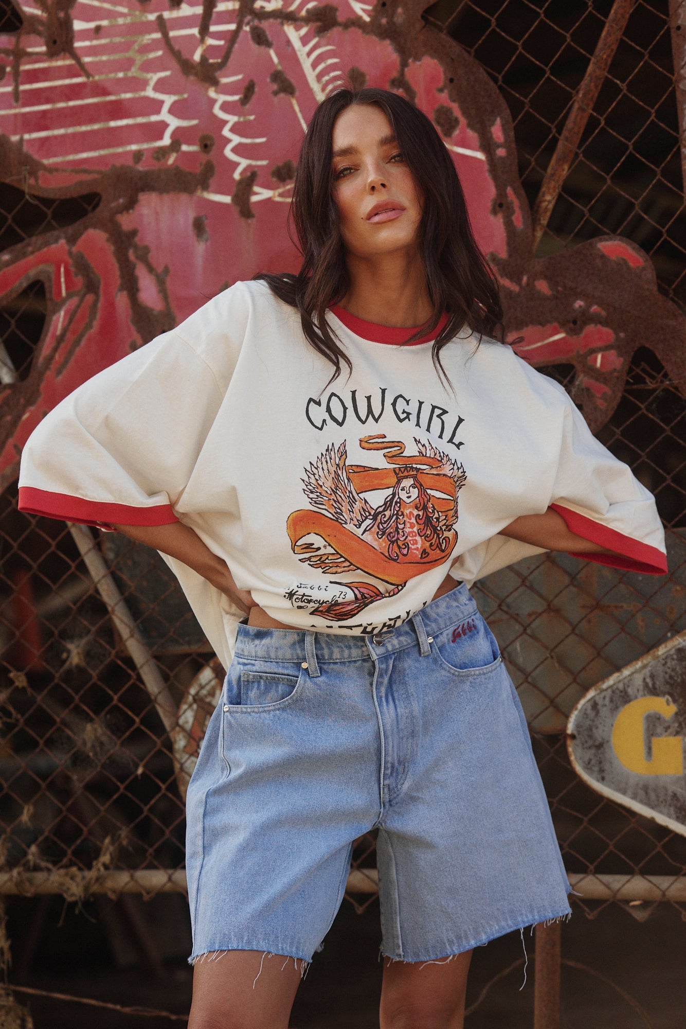 Sabbi - The Very Oversized Cowgirl Outlaw Tee - White