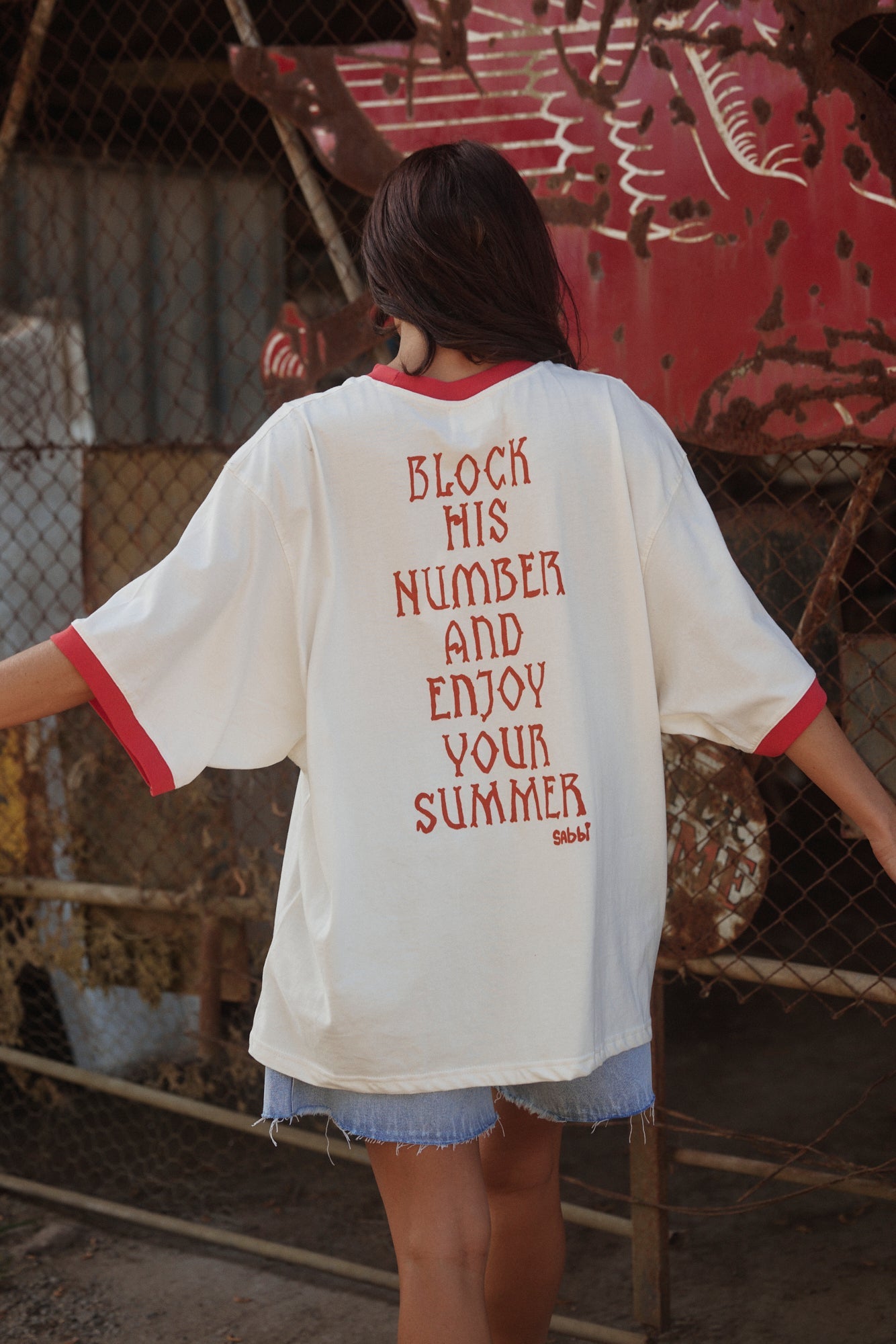 Sabbi - The Very Oversized Cowgirl Outlaw Tee - White