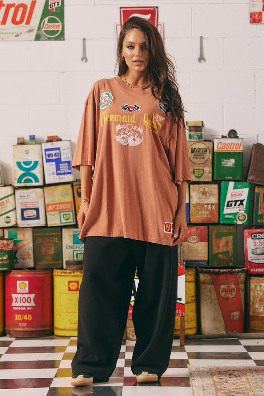 Sabbi - The Very Oversized Racing Badge Tee - Mocha