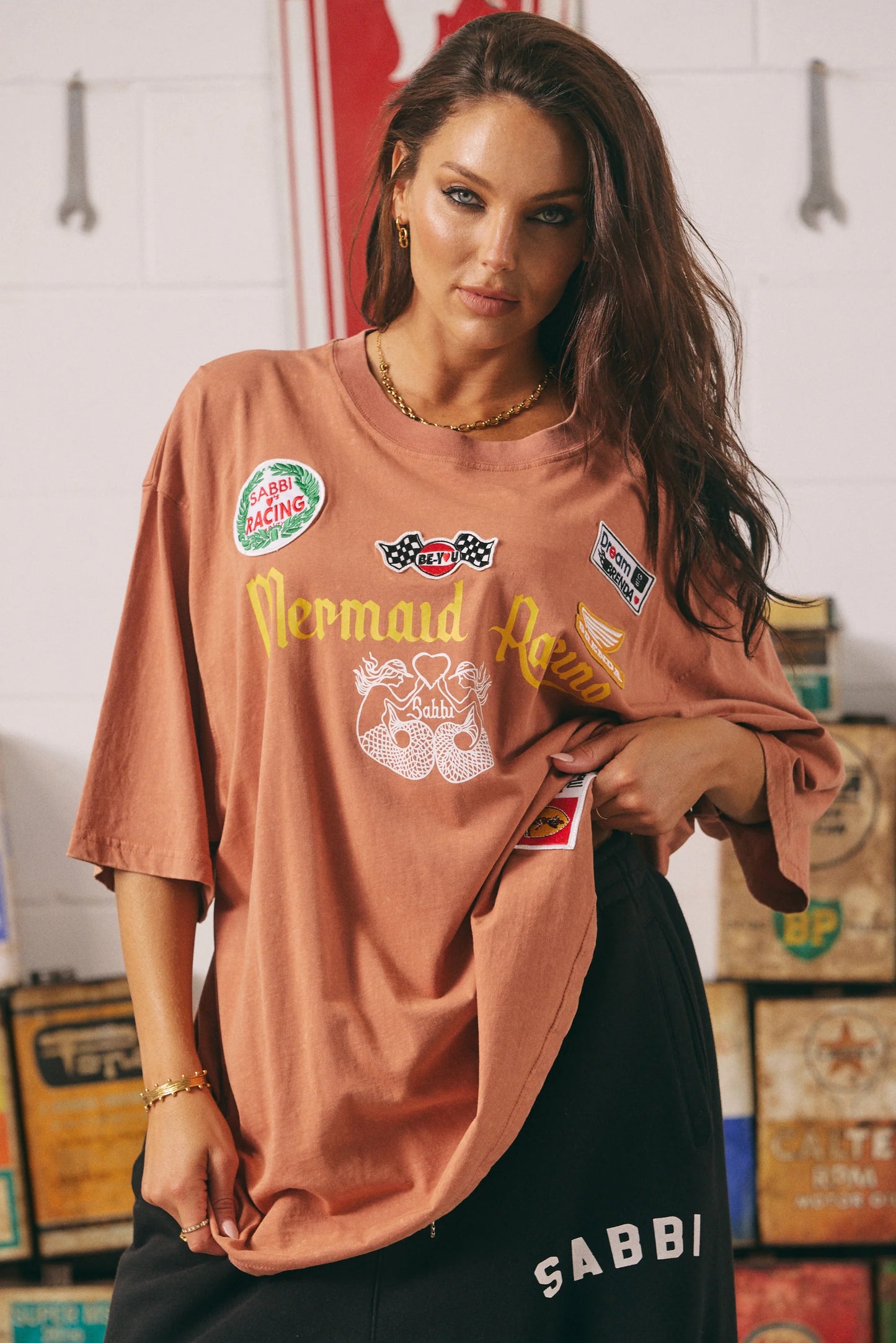 Sabbi - The Very Oversized Racing Badge Tee - Mocha