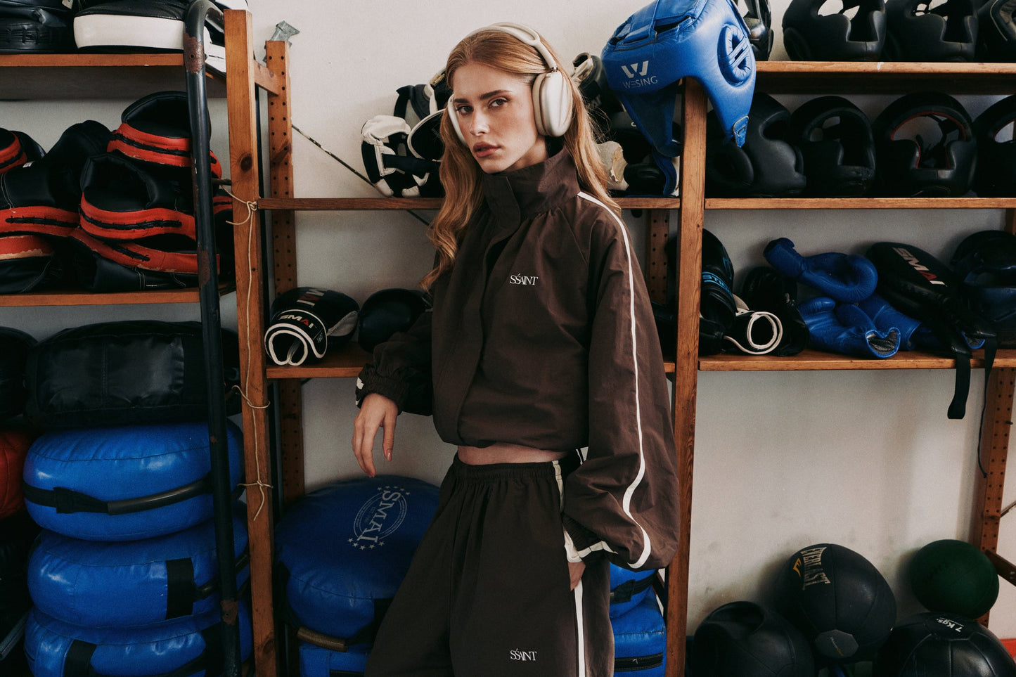 SŚAINT - FIGHT NIGHT ZIP WINDBREAKER - BROWN