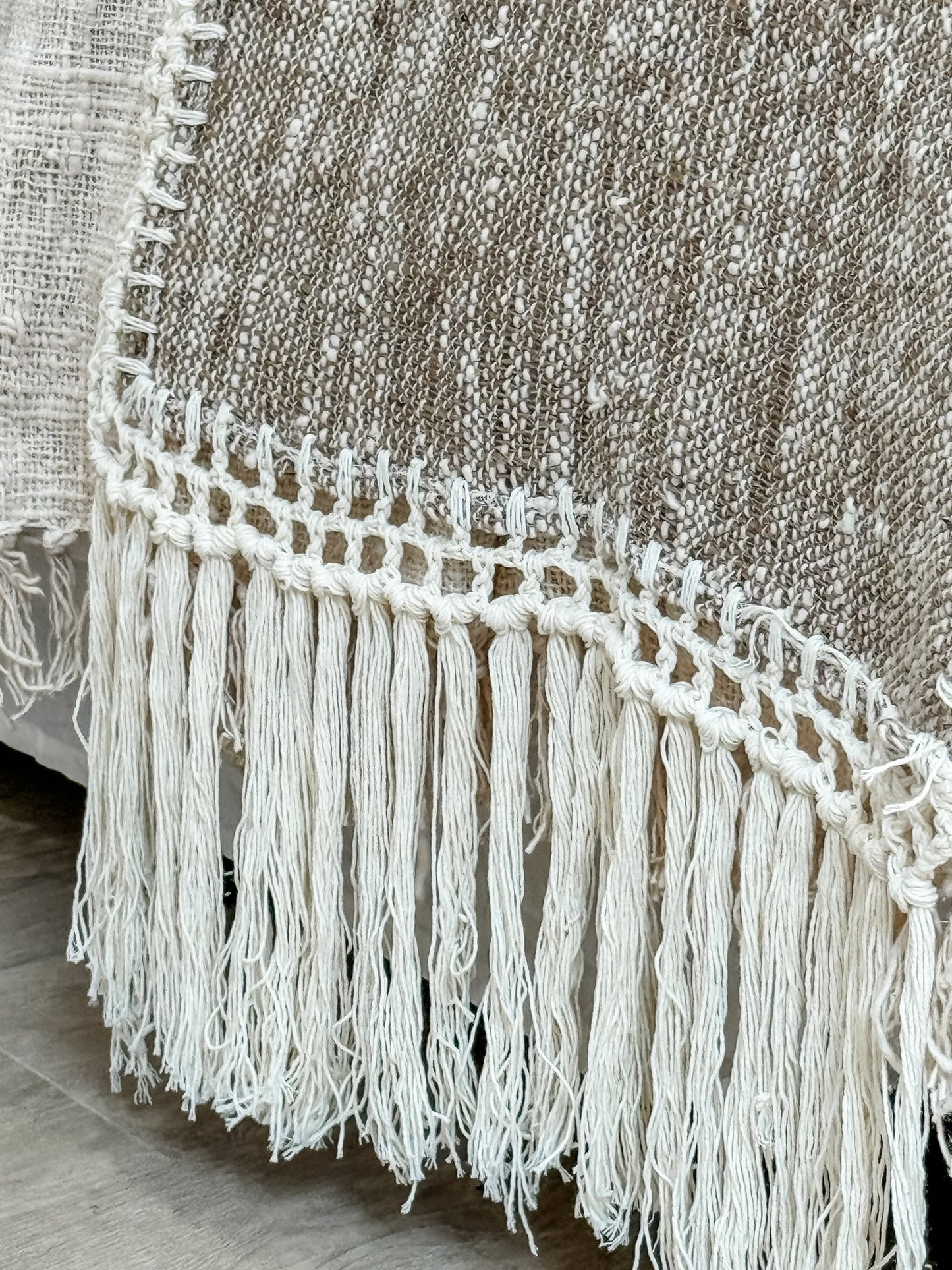 Husk Bed & Table Runner