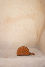 Load image into Gallery viewer, Hobo and Hatch - Soleil Purse - Chestnut Antique
