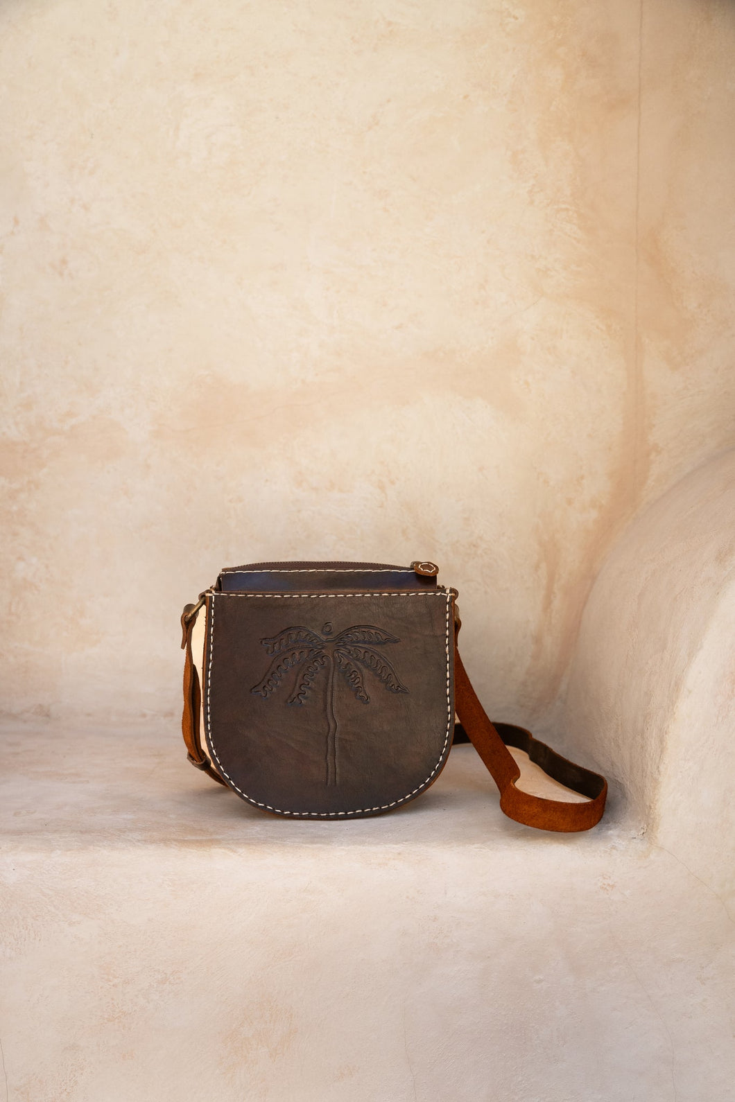 Hobo and Hatch - Palms Crossbody - Vintage Brown