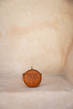 Load image into Gallery viewer, Hobo and Hatch - Palms Purse - Vintage Tan
