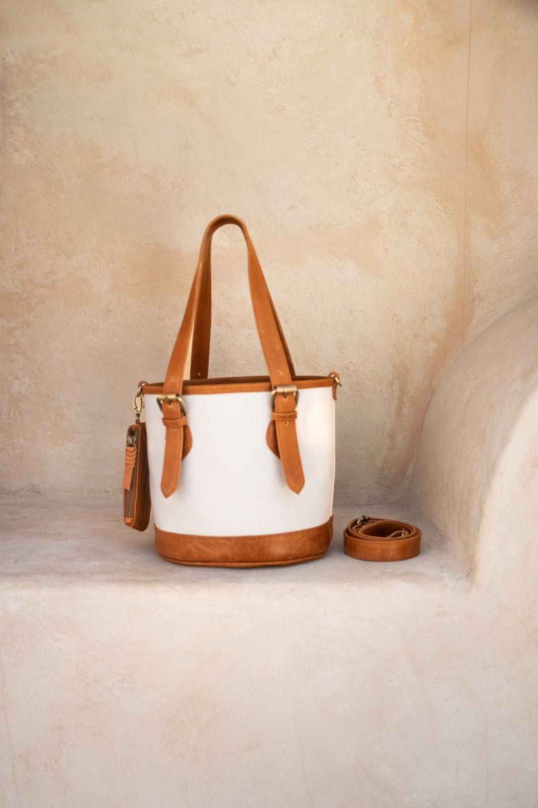 Hobo and Hatch - Petra Bucket Bag - Chestnut Antique