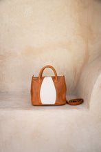 Load image into Gallery viewer, Hobo and Hatch - Petra Mini - Chestnut Antique
