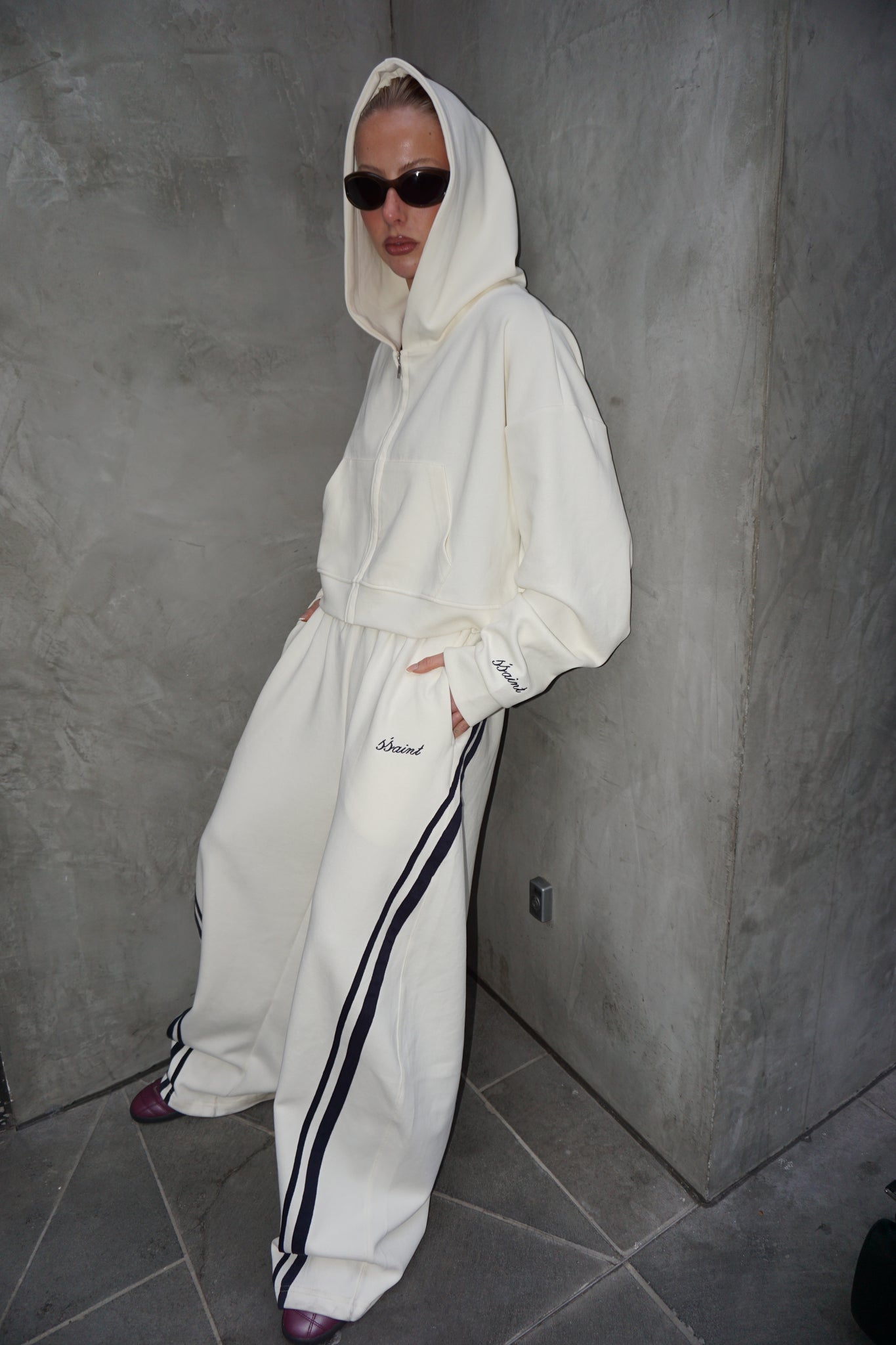 SŚAINT - CROPPED HOODIE - BUTTER & NAVY