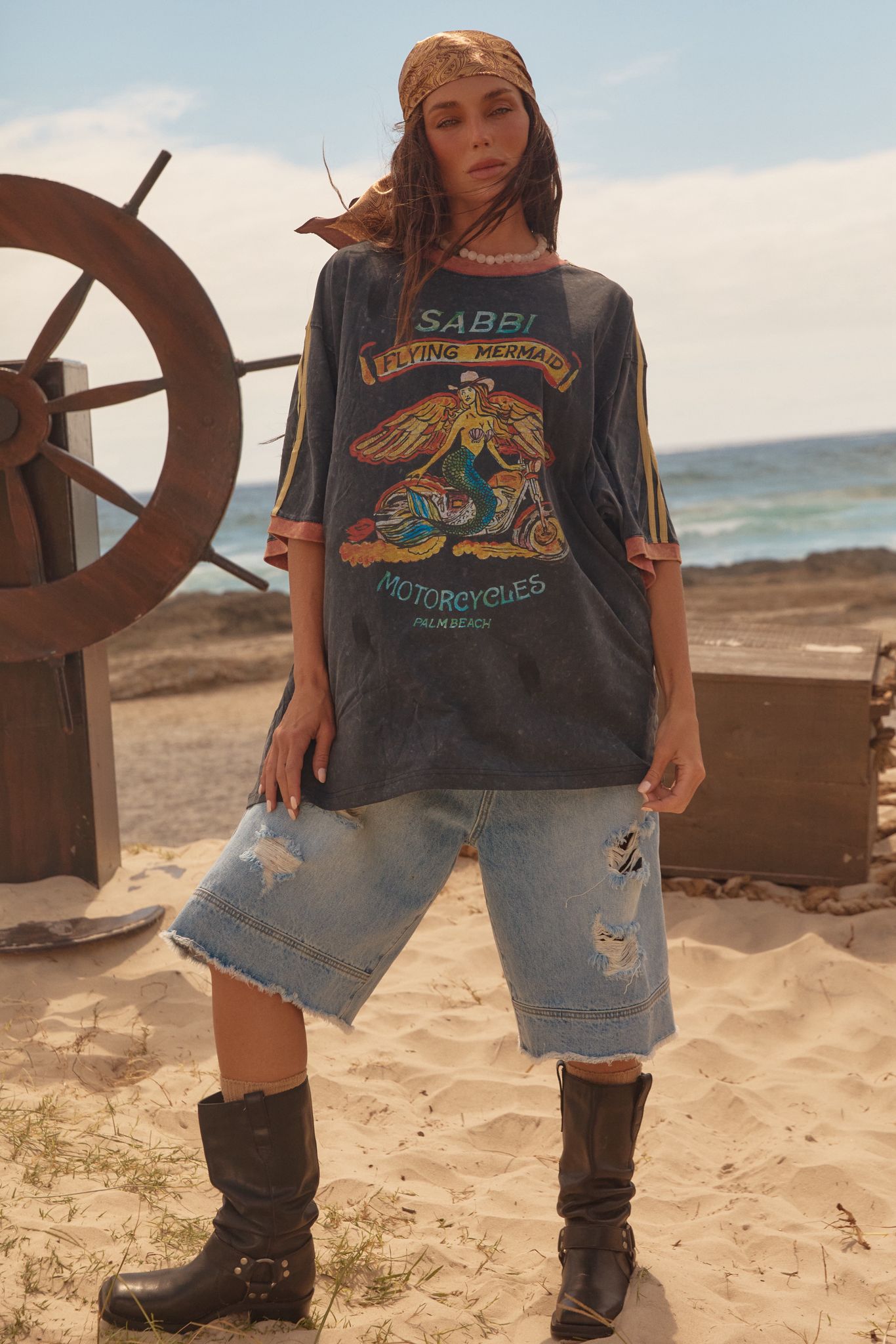 Sabbi - The Very Oversized Flying Mermaid Tee - Black