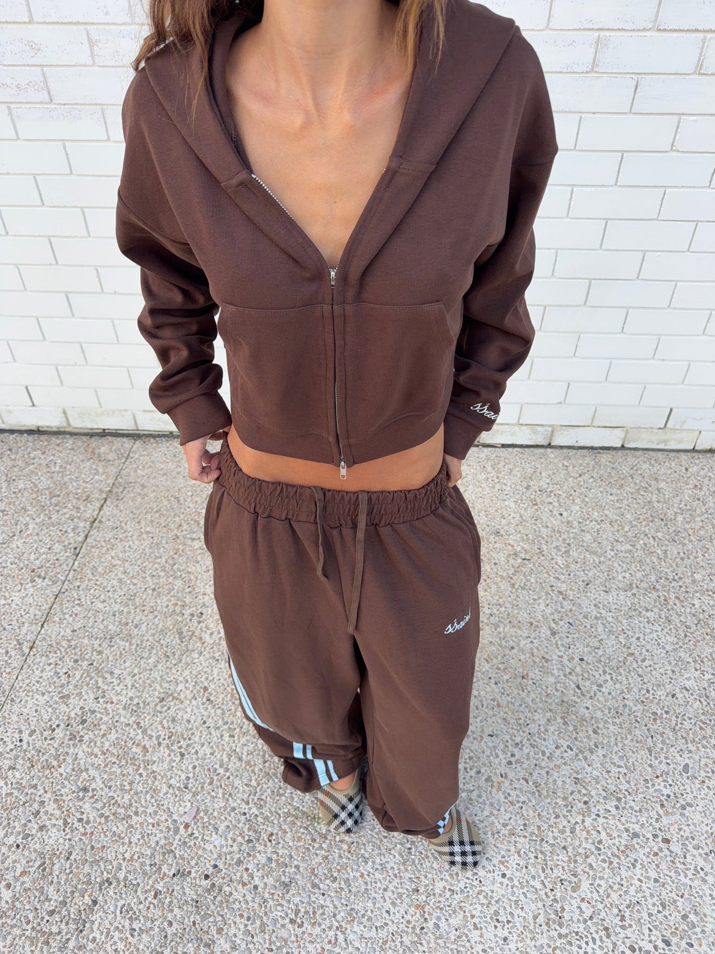 SŚAINT - CROPPED HOODIE - BROWN