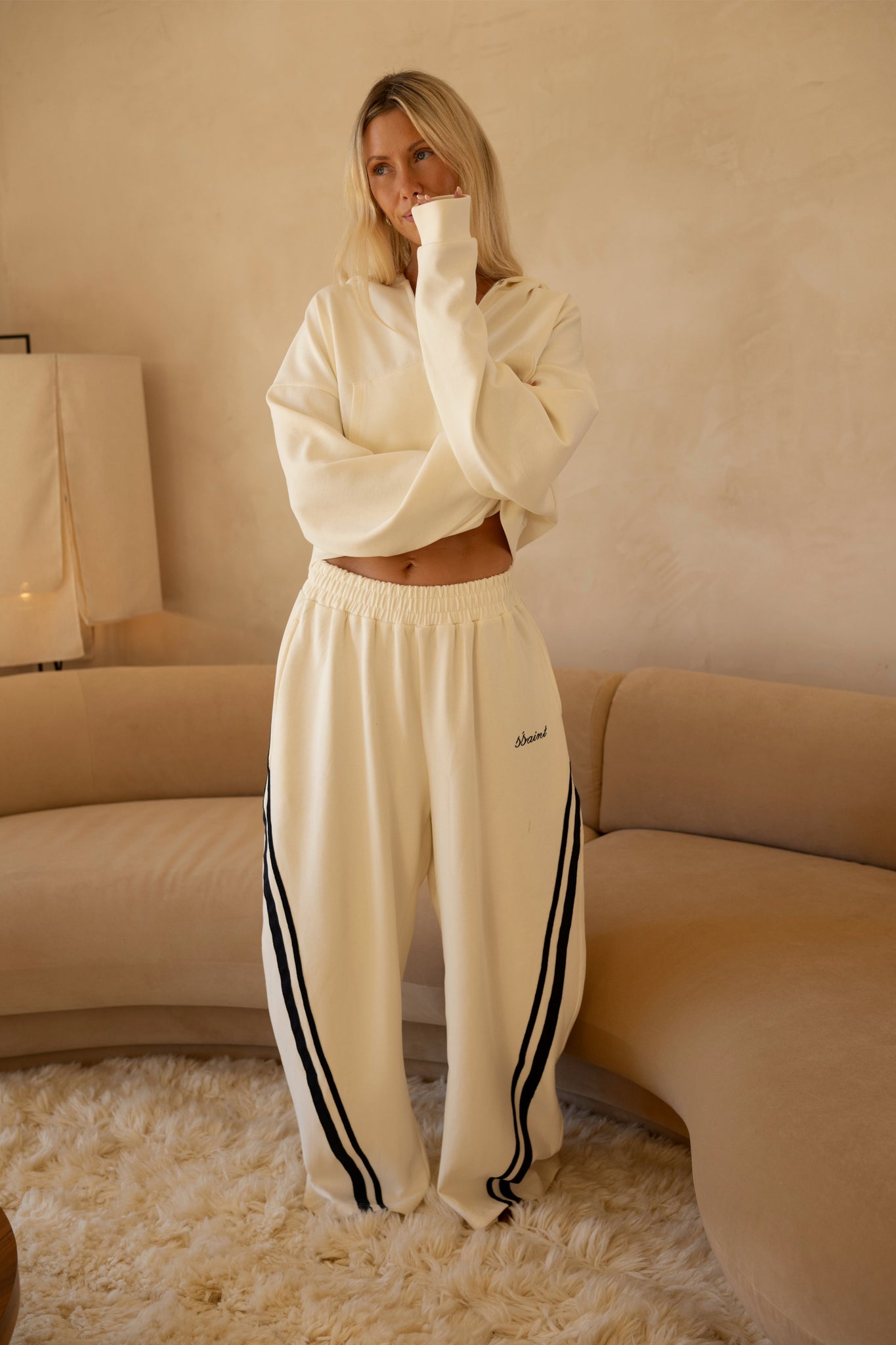 SŚAINT - CROPPED HOODIE - BUTTER & NAVY