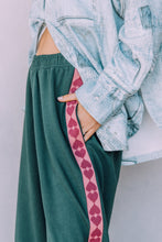 Load image into Gallery viewer, Sabbi - The Raving Hearts Pants - Green
