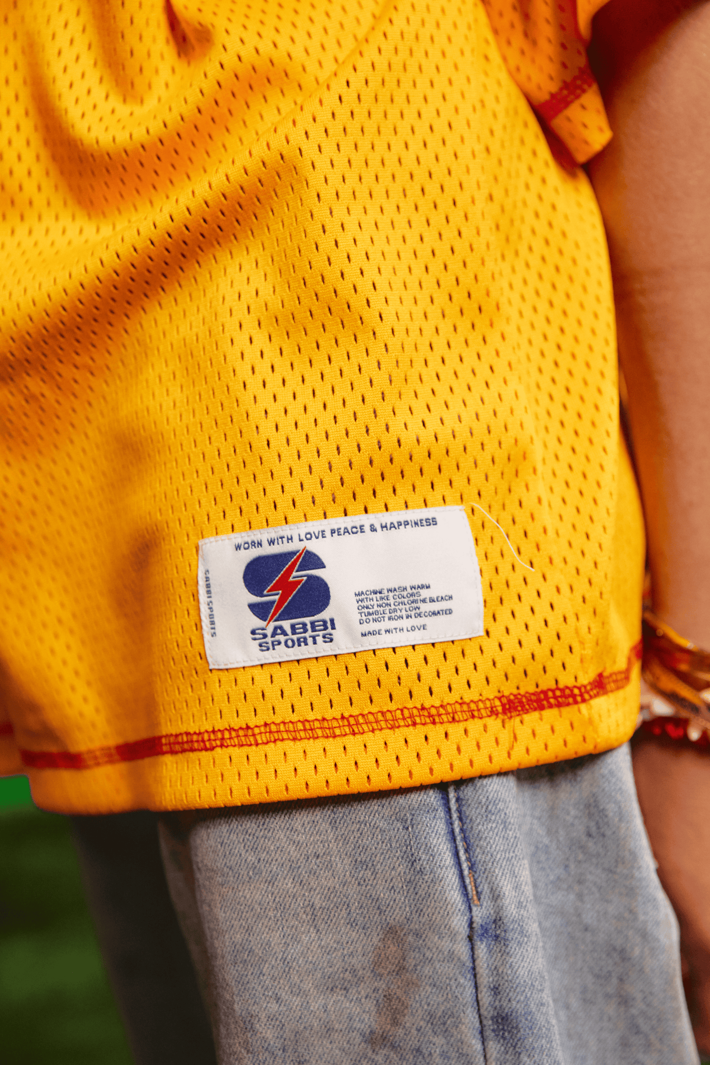 Sabbi - THE SHINE BRIGHT MESH TEE - YELLOW