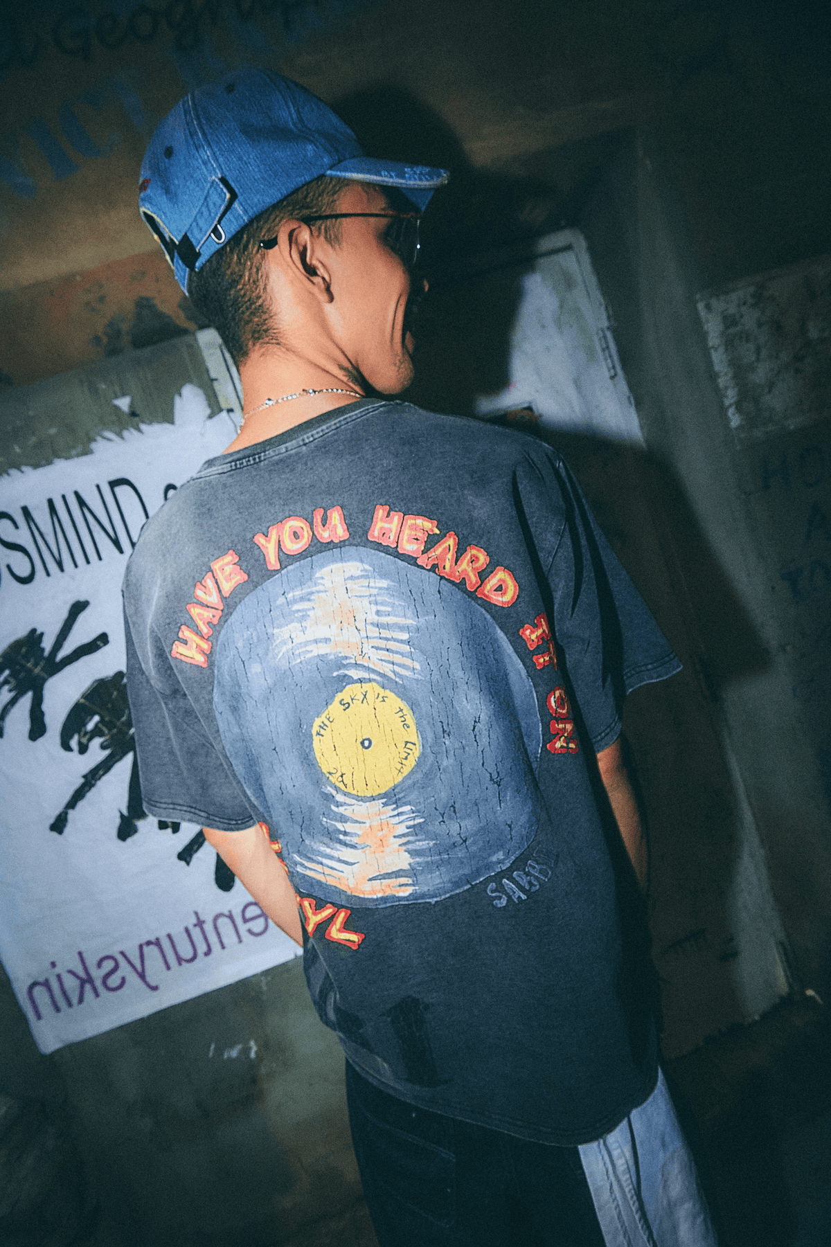 Sabbi - THE VINYL SHOP TEE - BLACK