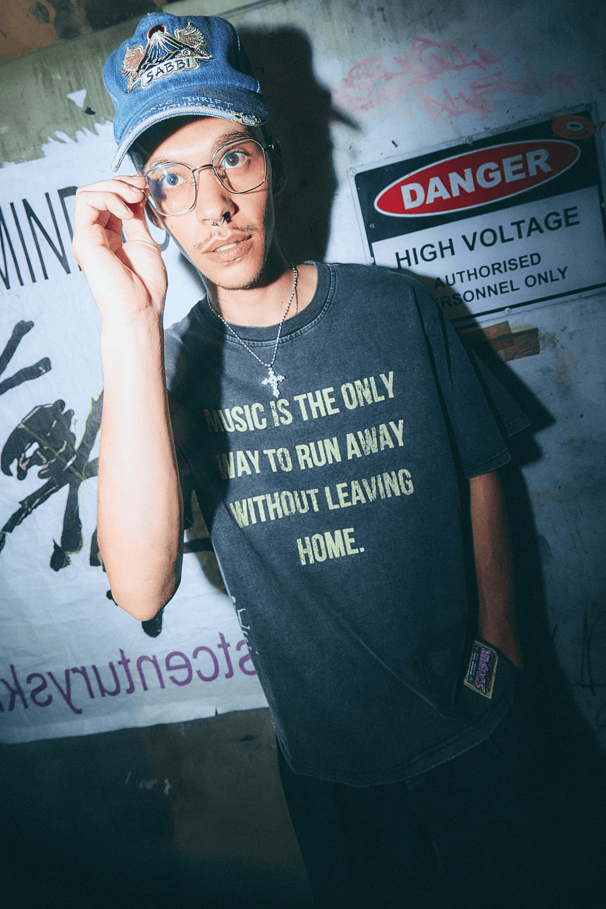 Sabbi - THE VINYL SHOP TEE - BLACK
