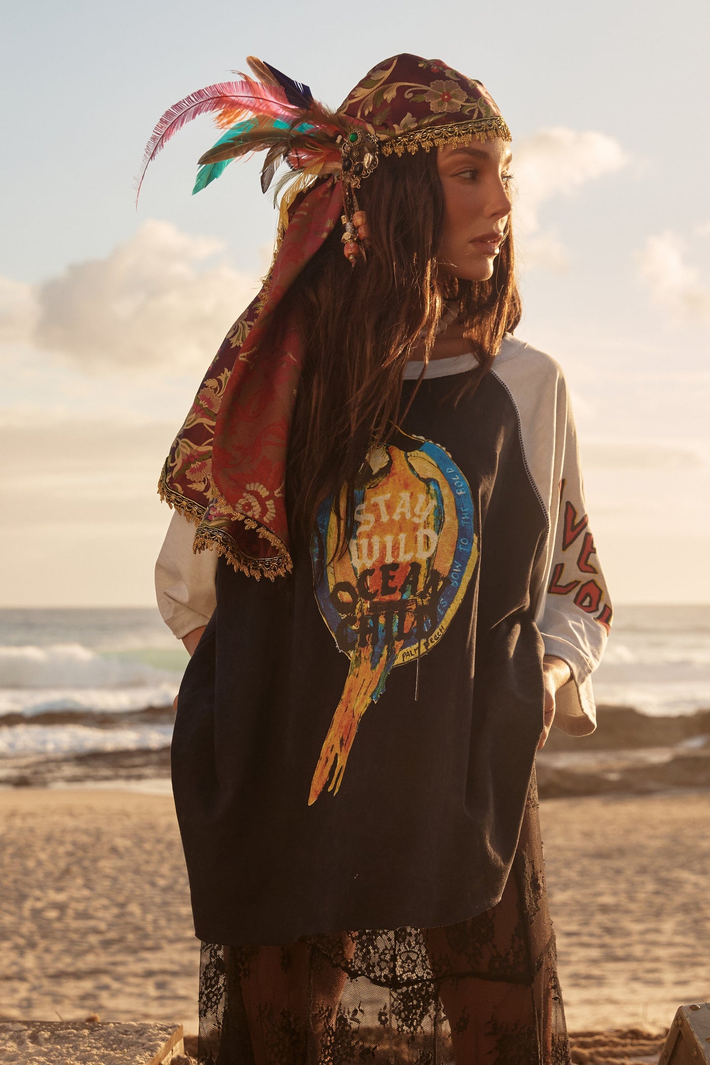 Sabbi - The Stay Wild Raglan Tee