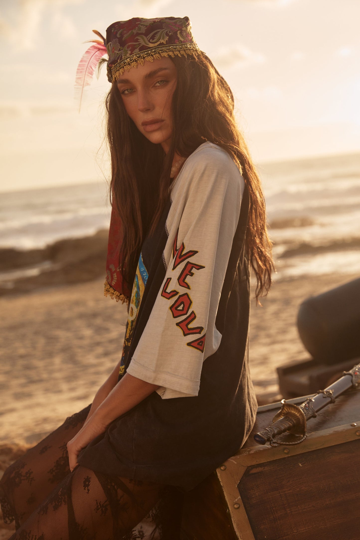 Sabbi - The Stay Wild Raglan Tee