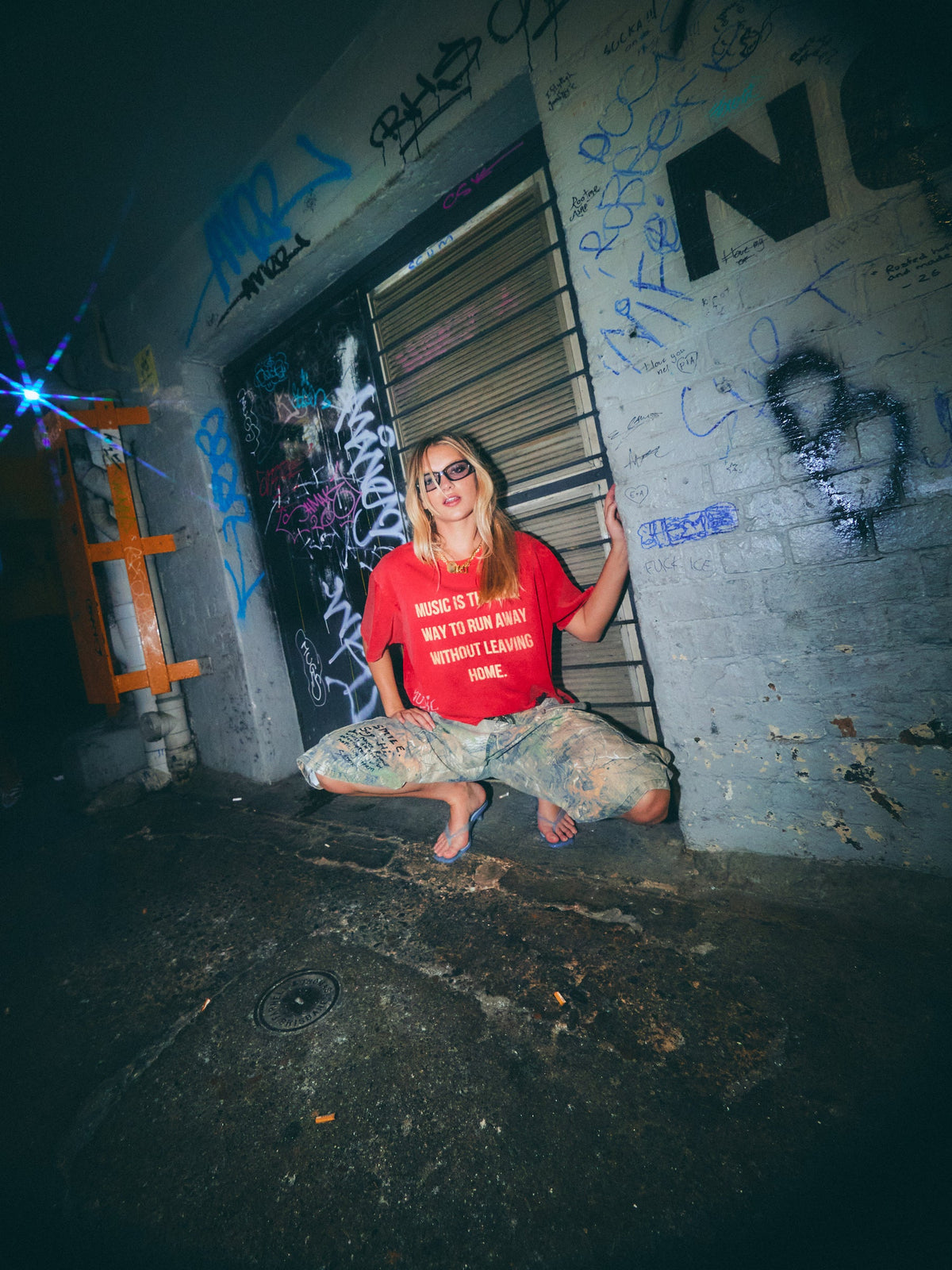 Sabbi - THE VINYL SHOP TEE - RED