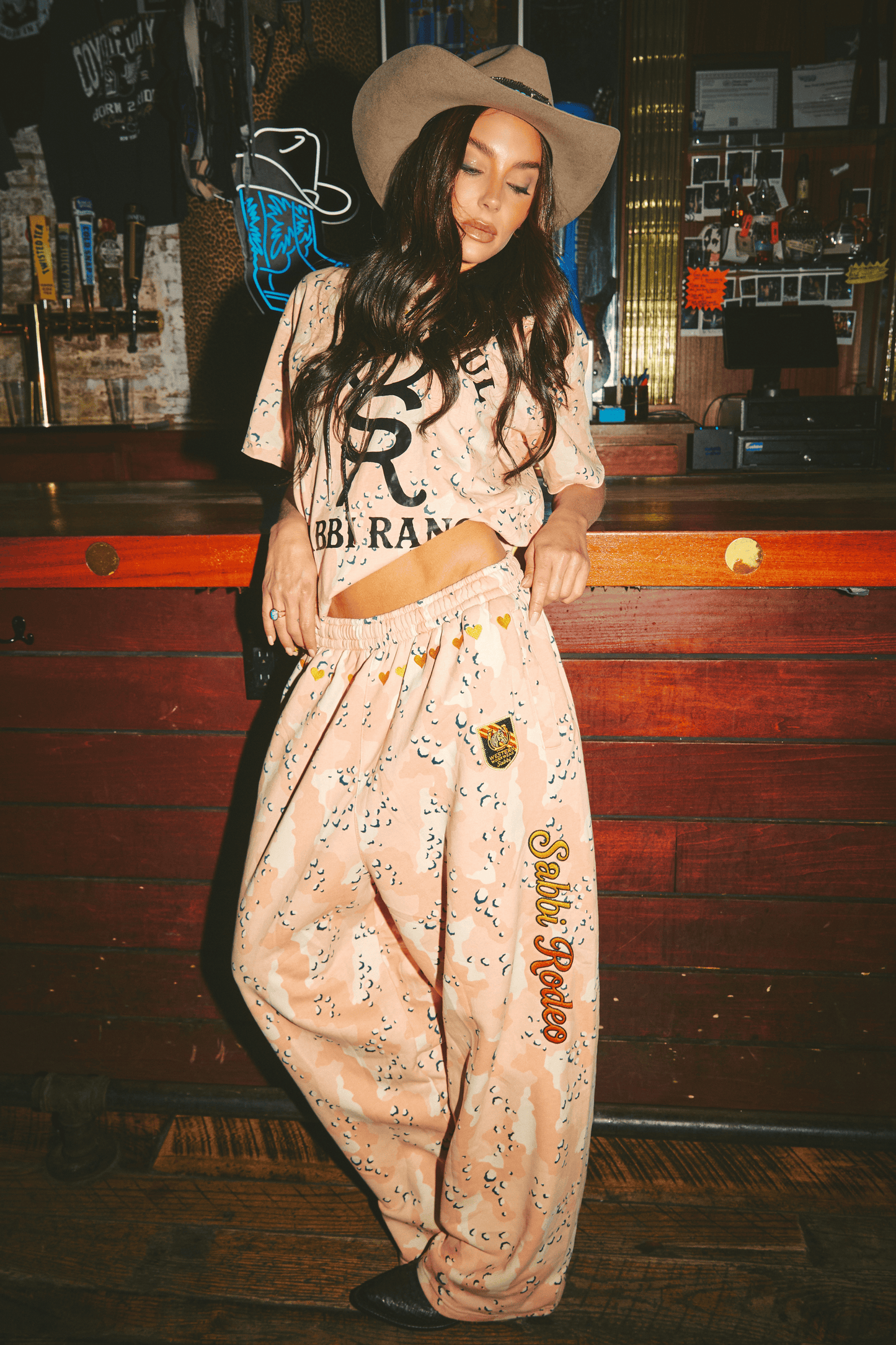 Sabbi - The Regular Fit Be-Youtiful Ranch Tee - Pink Camo