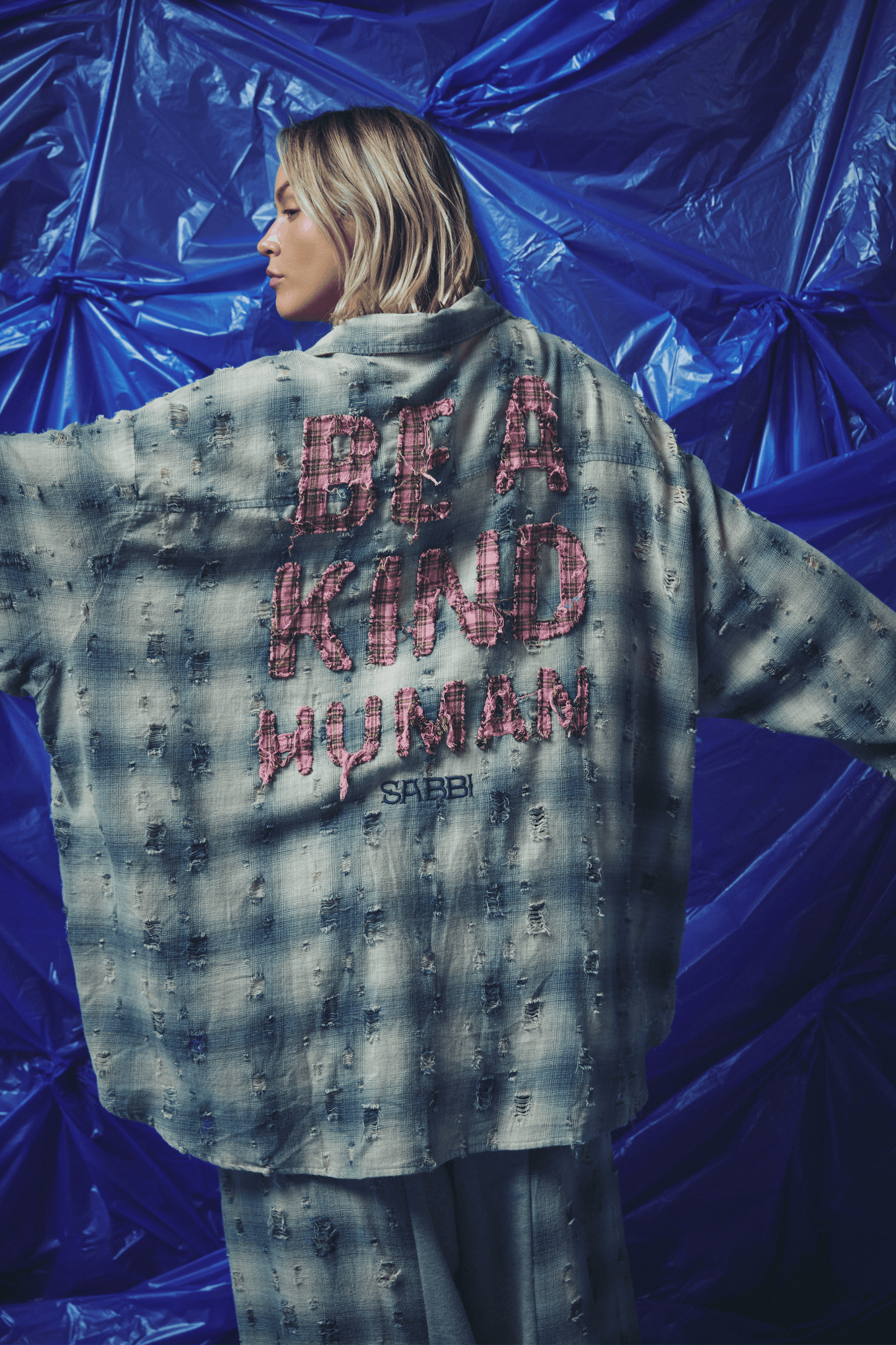 Sabbi - BE A KIND HUMAN OVERSIZED SHIRT - BLUE