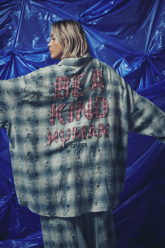 Sabbi - BE A KIND HUMAN OVERSIZED SHIRT - BLUE
