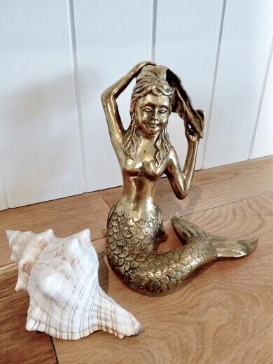 Pineapple Traders - Brass Mermaid holding Conch Shell