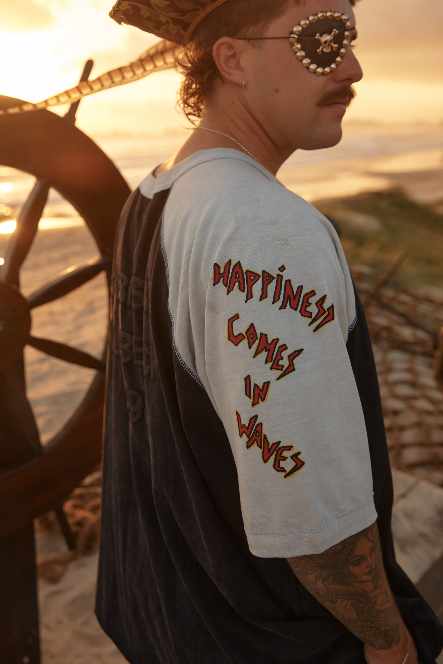 Sabbi - The Stay Wild Raglan Tee