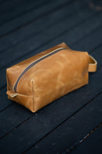 Load image into Gallery viewer, Aurelius Leather - Light Tan Toiletry Bag
