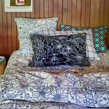Load image into Gallery viewer, Sage X Clare - Aneta Linen Pillowcase Set - Indigo
