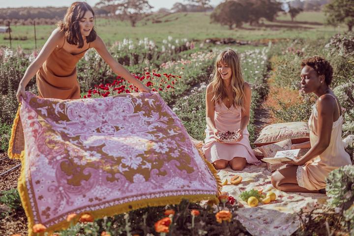 Wandering Folk Throw Rug - Rose